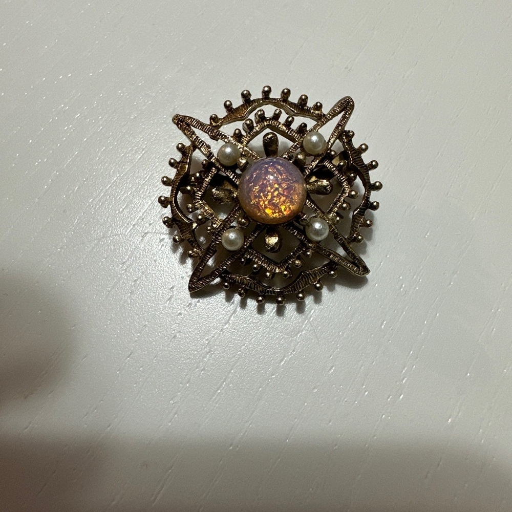 Brooch - Picture 2 of 5
